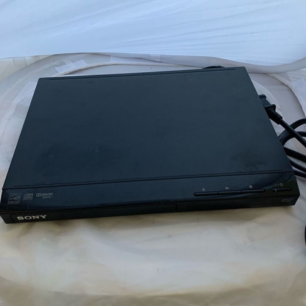 Sony CD/DVD Player Model No. DVP-SR210P No Remote-Tested